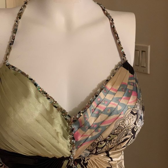 Robe en satin. NEUVE - Picture 2 of 6